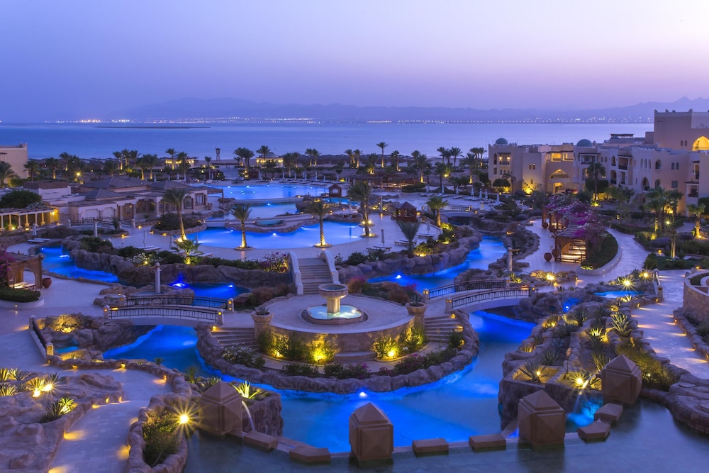 Kempinski Hotel Soma Bay — Swimming pool in Soma Bay, Red Sea