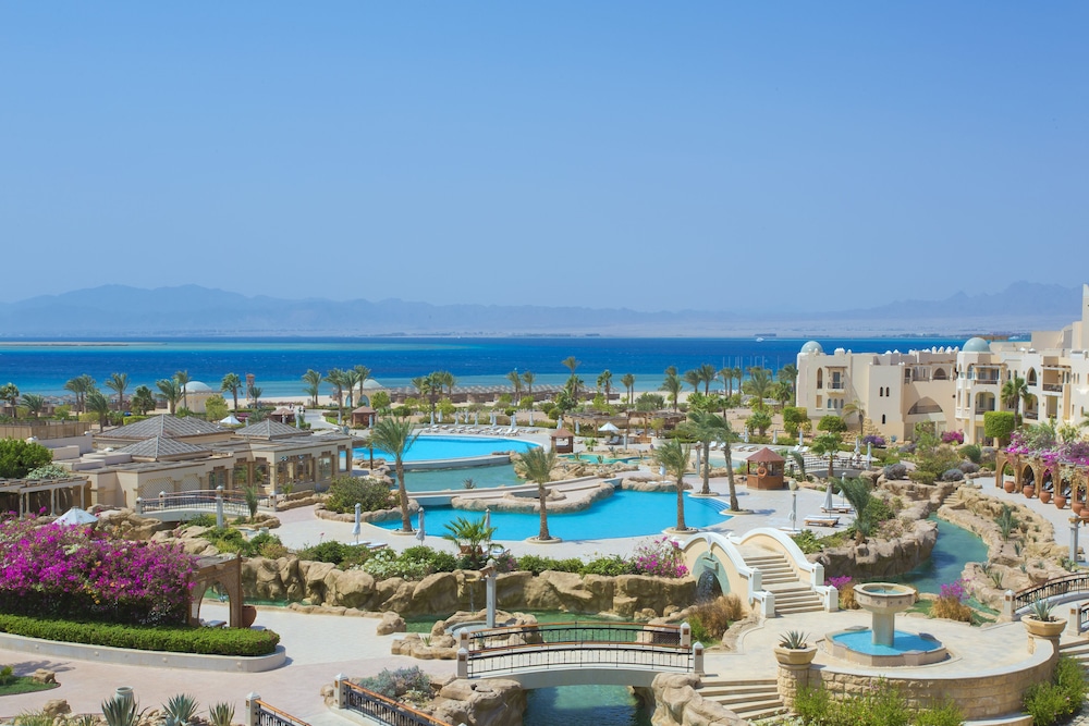 Kempinski Hotel Soma Bay — Swimming pool in Soma Bay, Red Sea