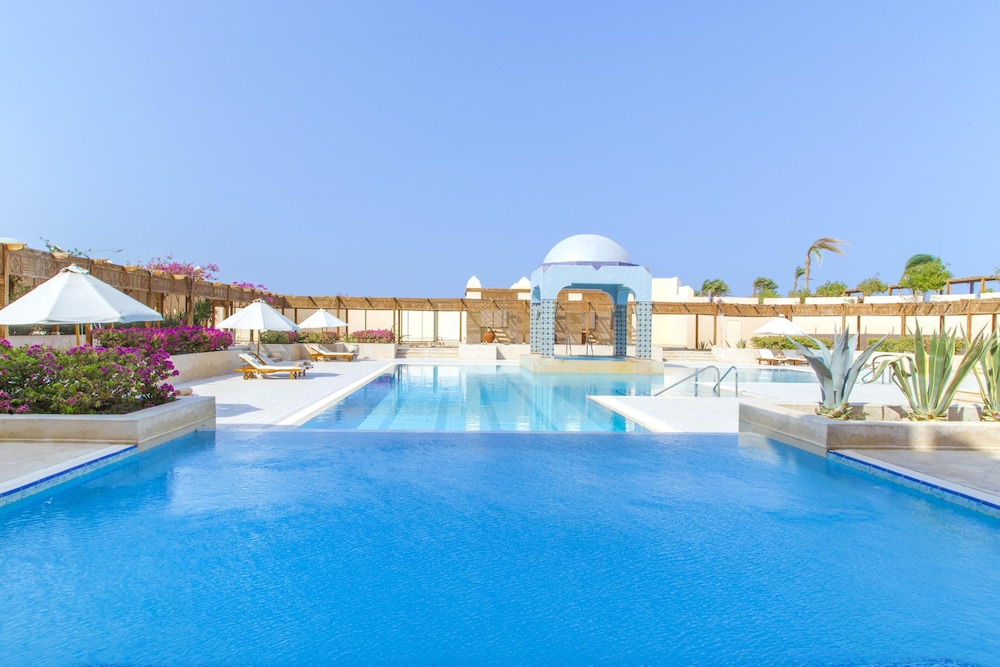 Kempinski Hotel Soma Bay — Swimming pool in Soma Bay, Red Sea
