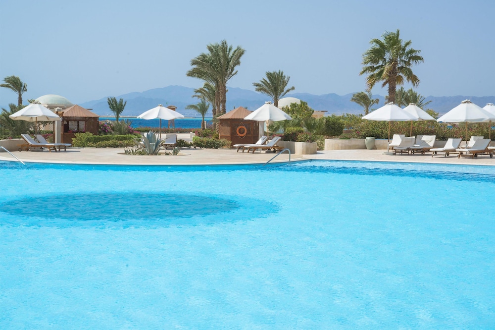 Kempinski Hotel Soma Bay — Swimming pool in Soma Bay, Red Sea