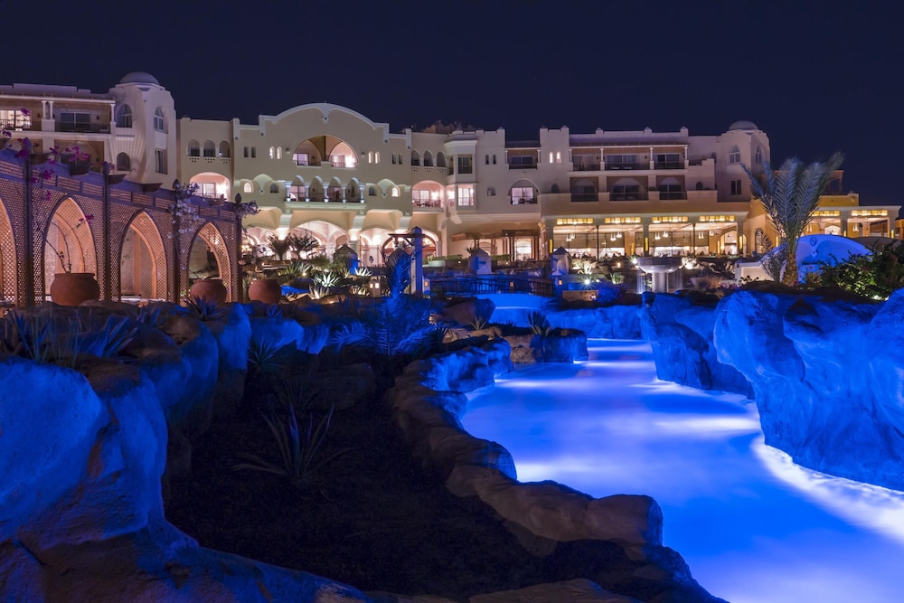 Kempinski Hotel Soma Bay — Swimming pool in Soma Bay, Red Sea