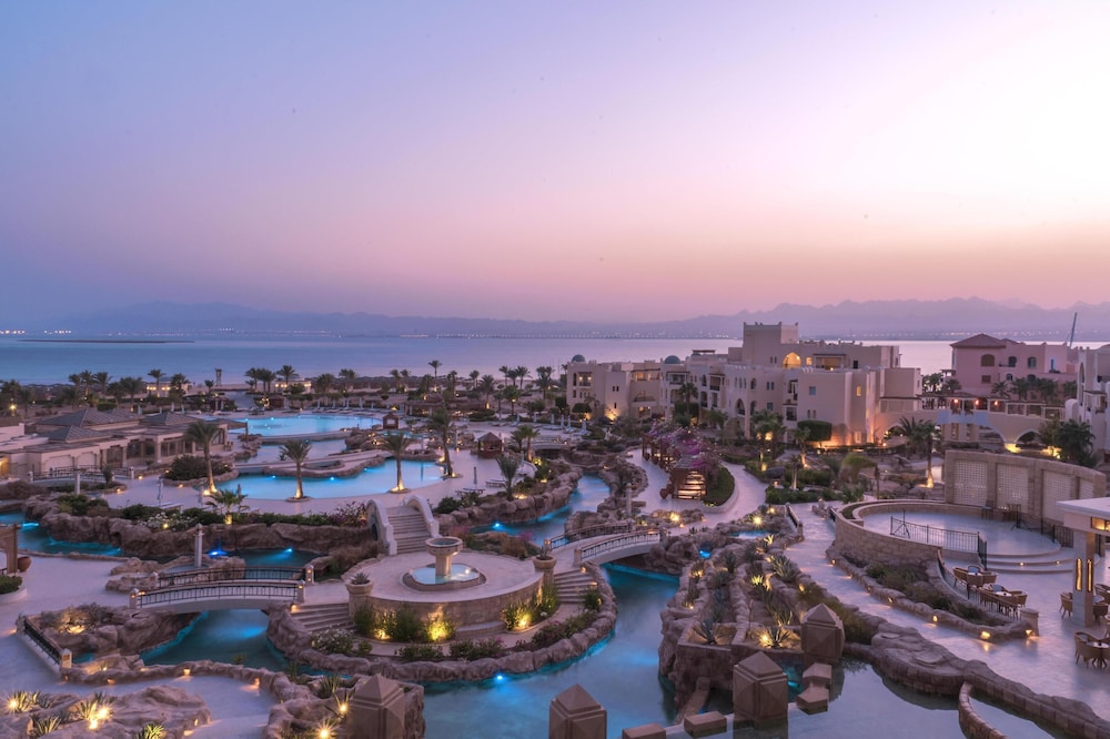 Kempinski Hotel Soma Bay — Swimming pool in Soma Bay, Red Sea