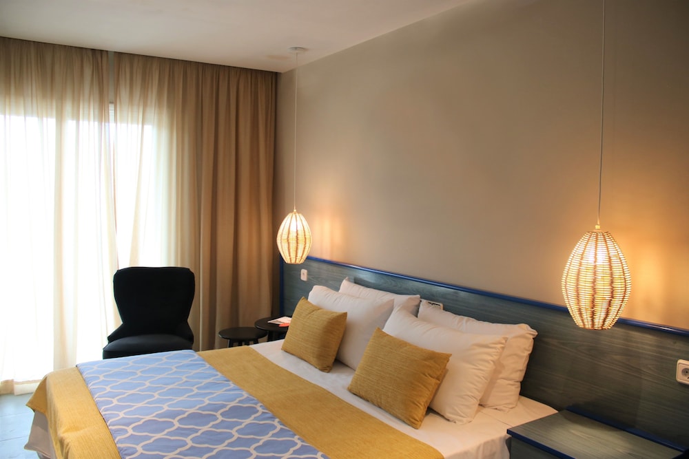 ALEGRIA Fenals Mar — Hotel rooms in Lloret de Mar, Catalonia