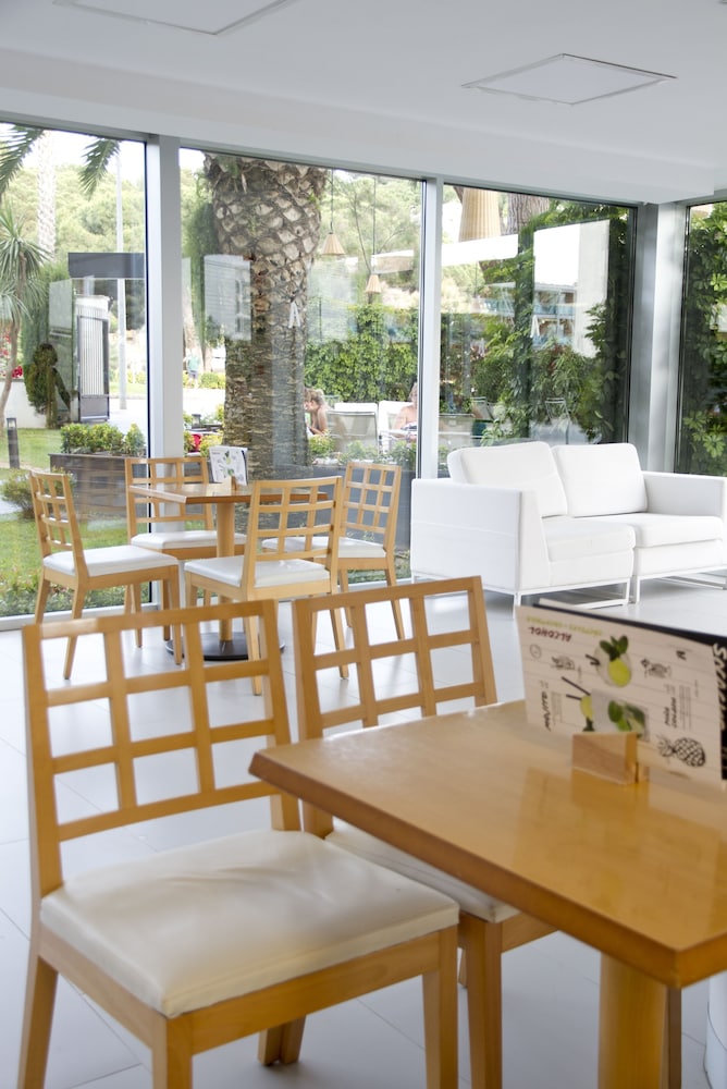 ALEGRIA Fenals Mar — Restaurant & bars in Lloret de Mar, Catalonia