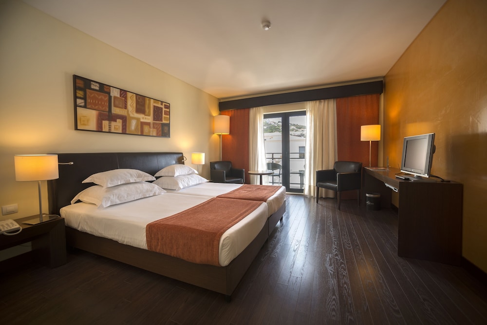 Vila Gale Santa Cruz Resort Hotel — Hotel rooms in Santa Cruz, Madeira