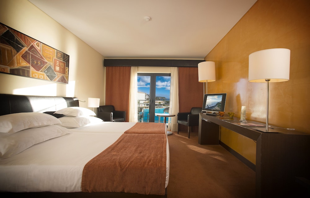 Vila Gale Santa Cruz Resort Hotel — Hotel rooms in Santa Cruz, Madeira