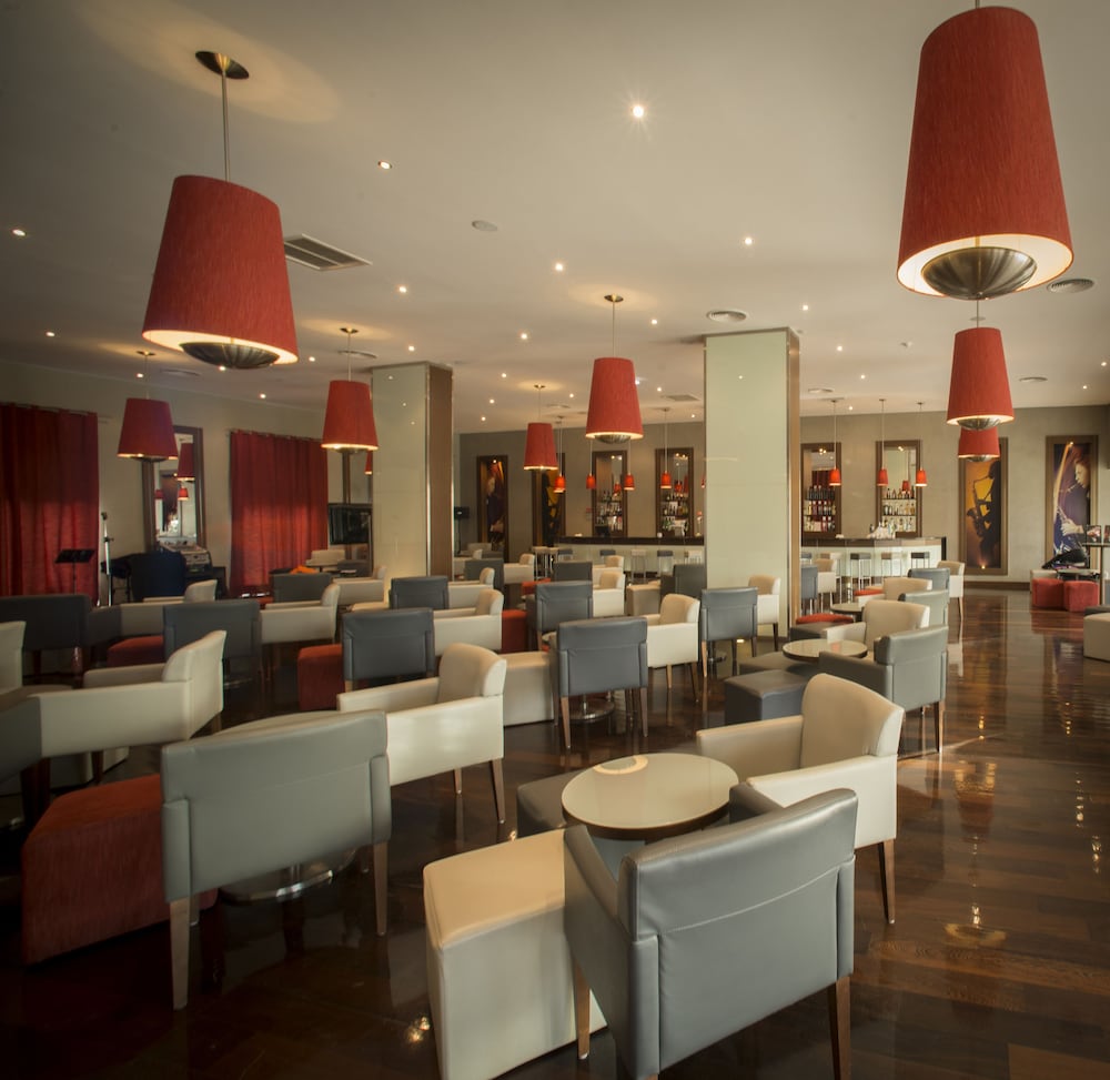 Vila Gale Santa Cruz Resort Hotel — Restaurant & bars in Santa Cruz, Madeira