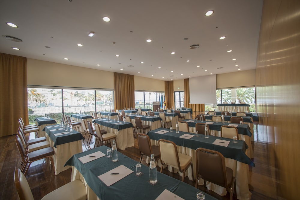 Vila Gale Santa Cruz Resort Hotel — Restaurant & bars in Santa Cruz, Madeira