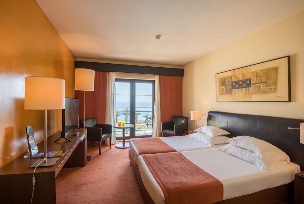 Vila Gale Santa Cruz Resort Hotel — Hotel rooms in Santa Cruz, Madeira