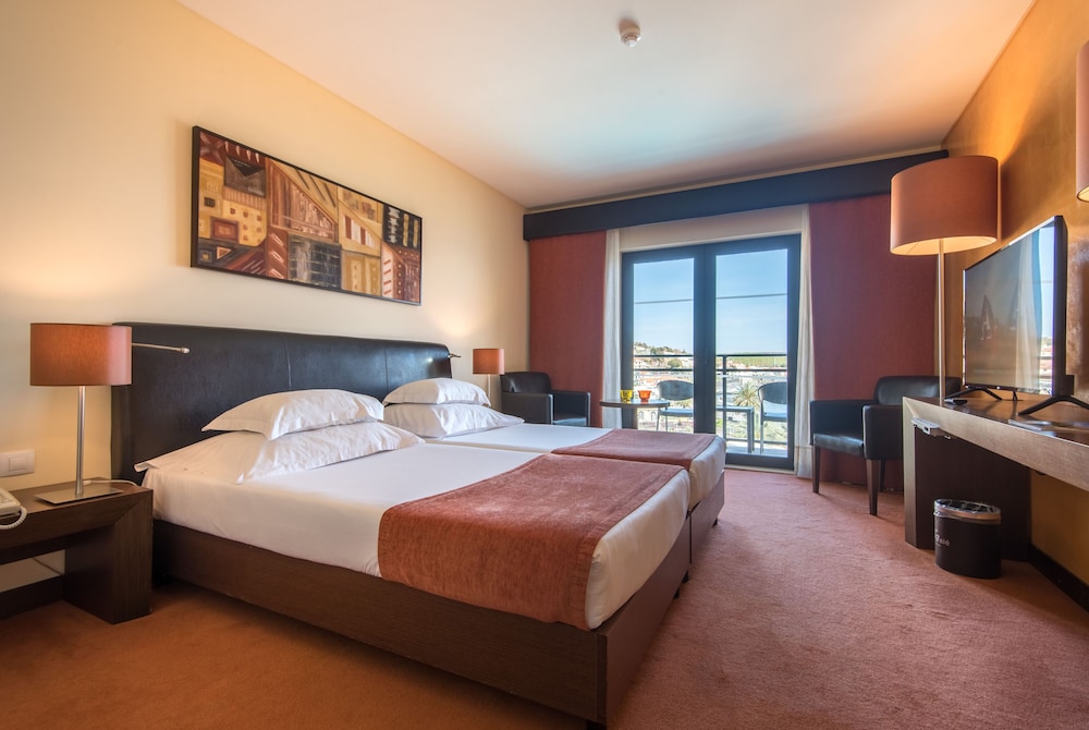 Vila Gale Santa Cruz Resort Hotel — Hotel rooms in Santa Cruz, Madeira