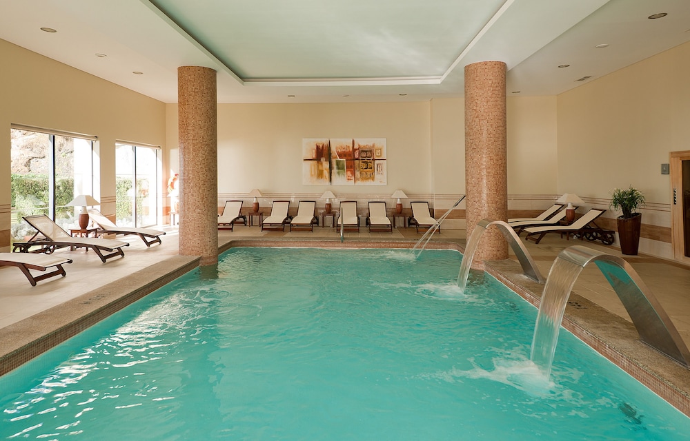 Vila Gale Santa Cruz Resort Hotel — Swimming pool in Santa Cruz, Madeira