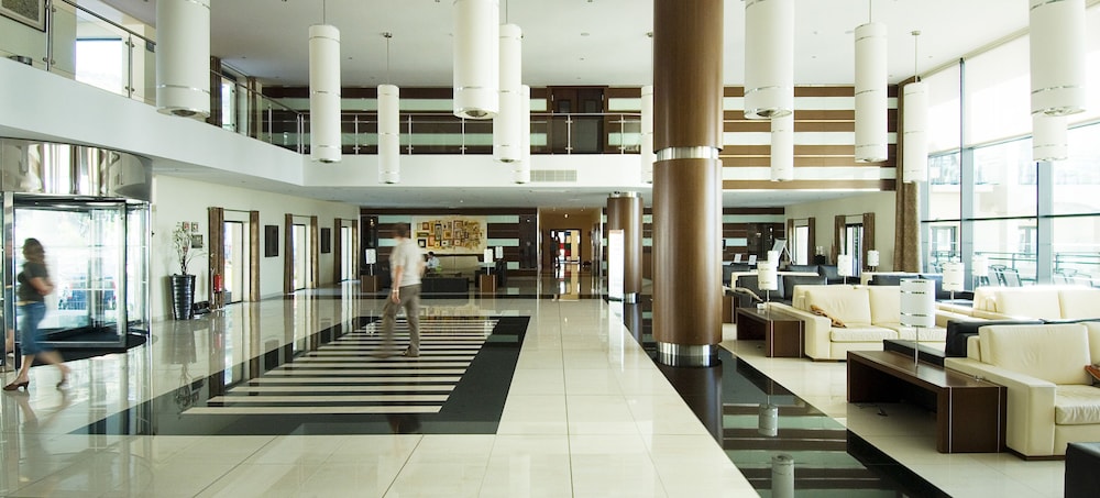 Vila Gale Santa Cruz Resort Hotel — Hotel building in Santa Cruz, Madeira