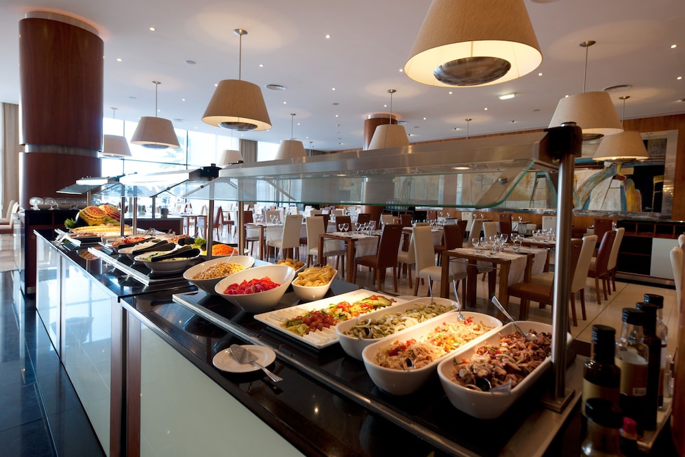 Vila Gale Santa Cruz Resort Hotel — Restaurant & bars in Santa Cruz, Madeira