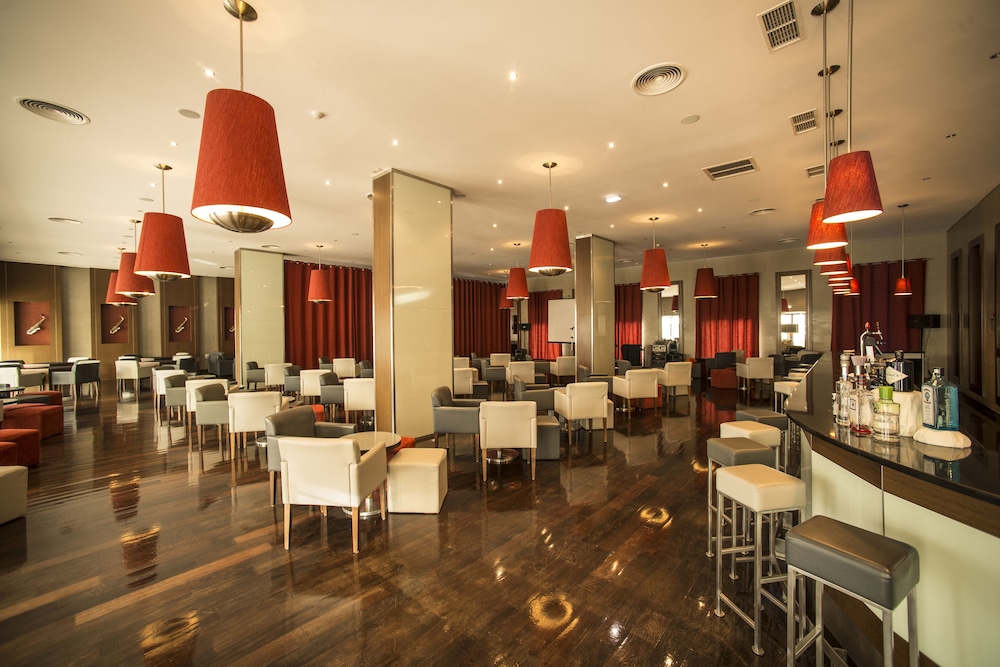 Vila Gale Santa Cruz Resort Hotel — Restaurant & bars in Santa Cruz, Madeira