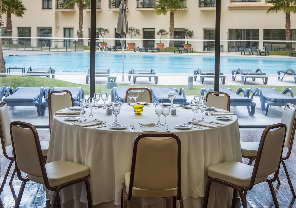 Vila Gale Santa Cruz Resort Hotel — Restaurant & bars in Santa Cruz, Madeira