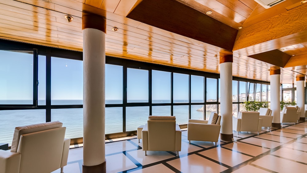 Hotel Sol e Mar - Adults Only — Beach in Albufeira, Faro