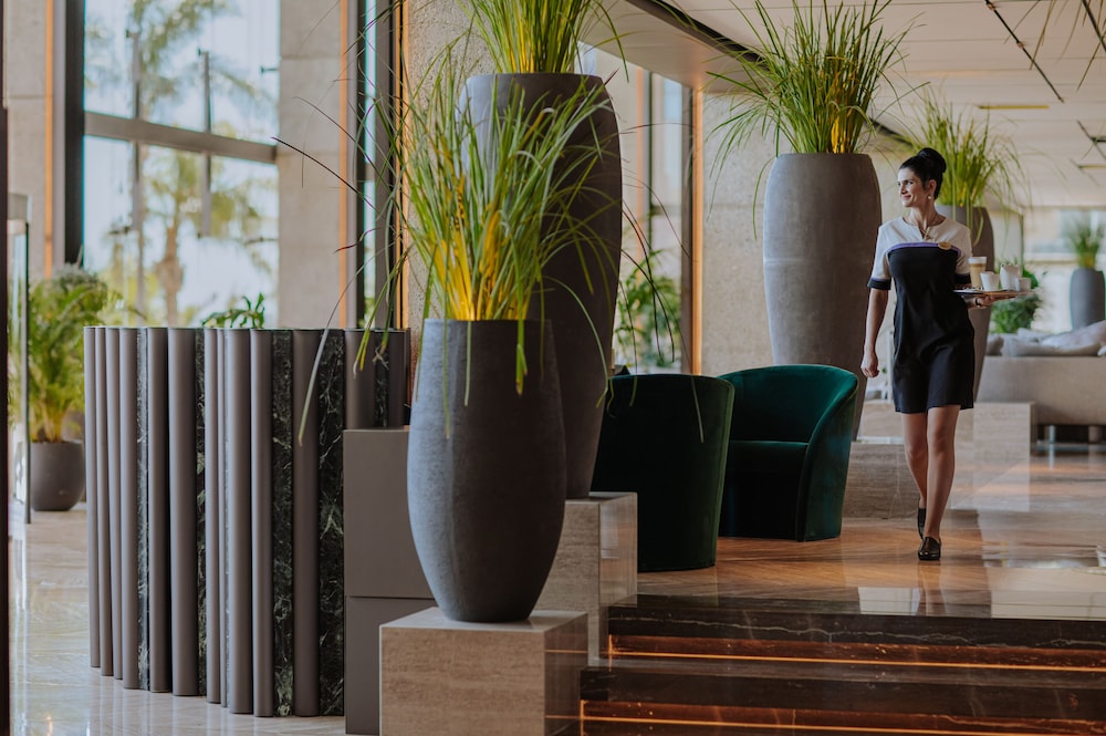Amathus Beach Hotel Limassol — Hotel building in Limassol, Limassol Region