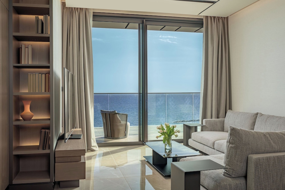 Amathus Beach Hotel Limassol — Hotel rooms in Limassol, Limassol Region