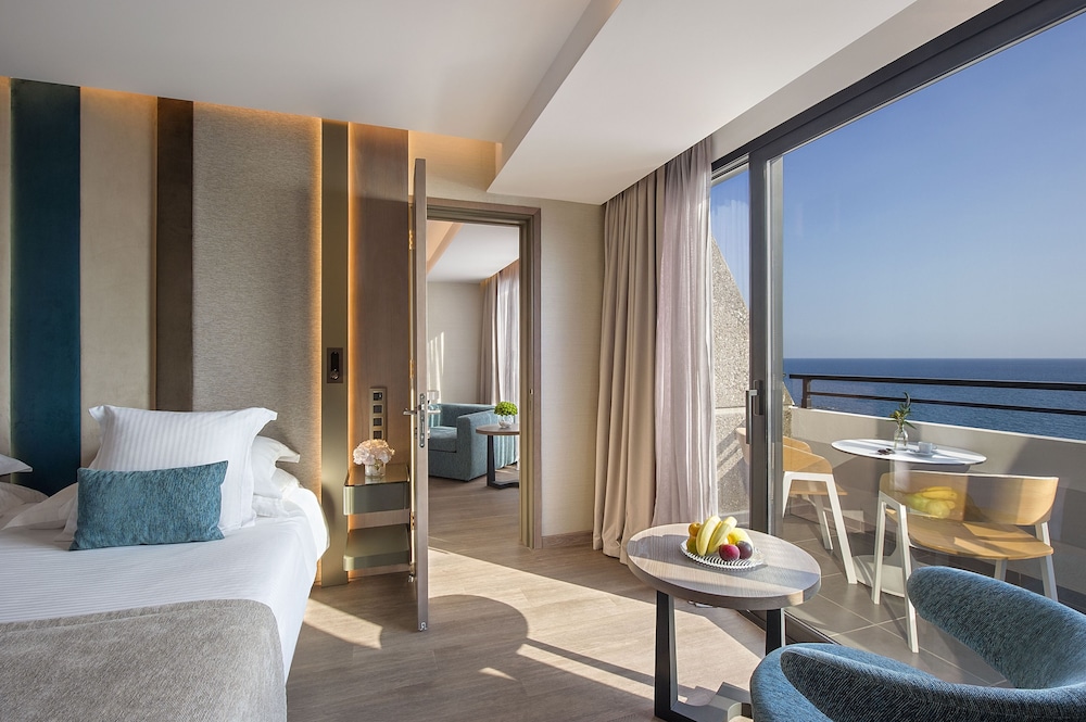 Amathus Beach Hotel Limassol — Hotel rooms in Limassol, Limassol Region