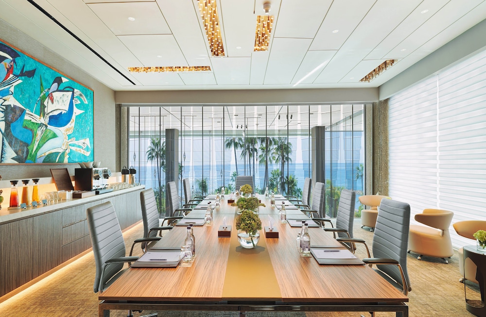 Amathus Beach Hotel Limassol — Hotel building in Limassol, Limassol Region