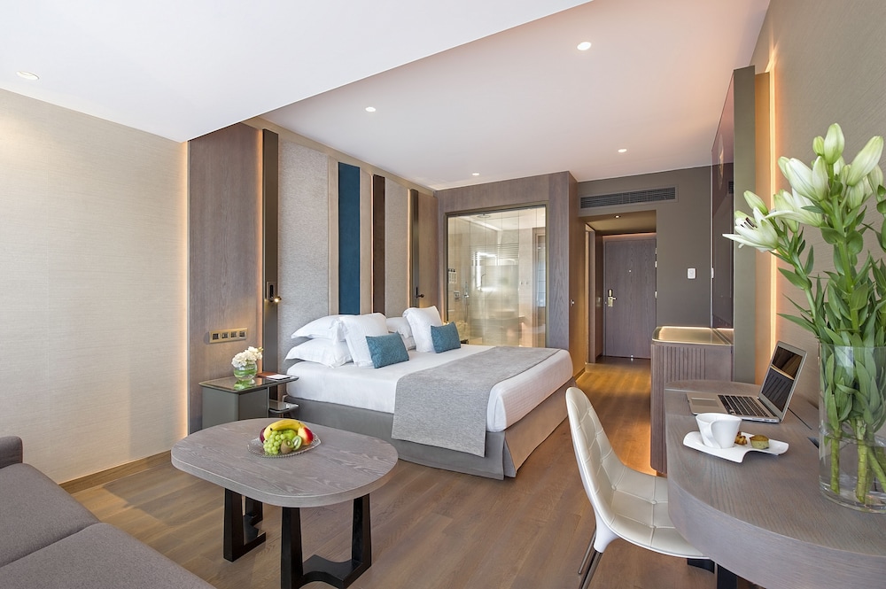 Amathus Beach Hotel Limassol — Hotel rooms in Limassol, Limassol Region