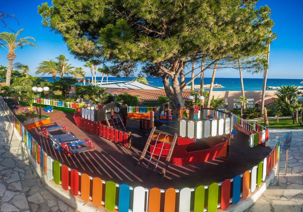 Amathus Beach Hotel Limassol — Beach in Limassol, Limassol Region