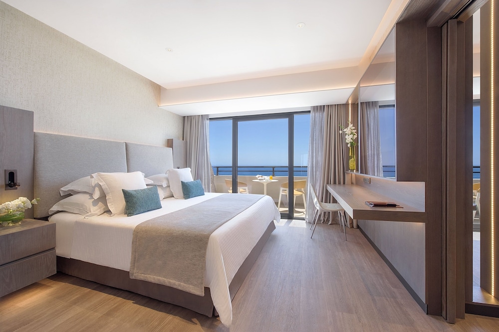 Amathus Beach Hotel Limassol — Hotel rooms in Limassol, Limassol Region