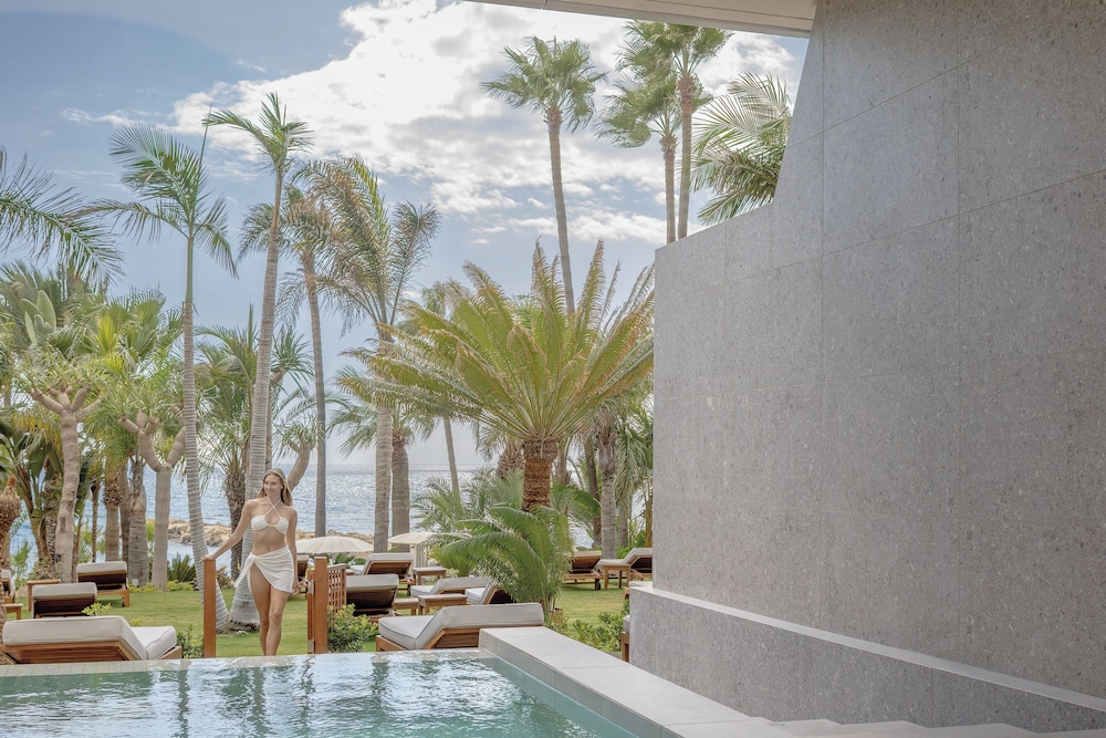 Amathus Beach Hotel Limassol — Swimming pool in Limassol, Limassol Region