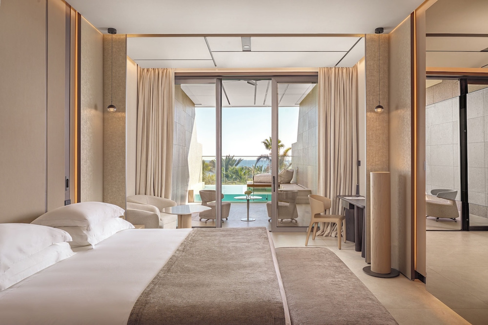 Amathus Beach Hotel Limassol — Hotel rooms in Limassol, Limassol Region