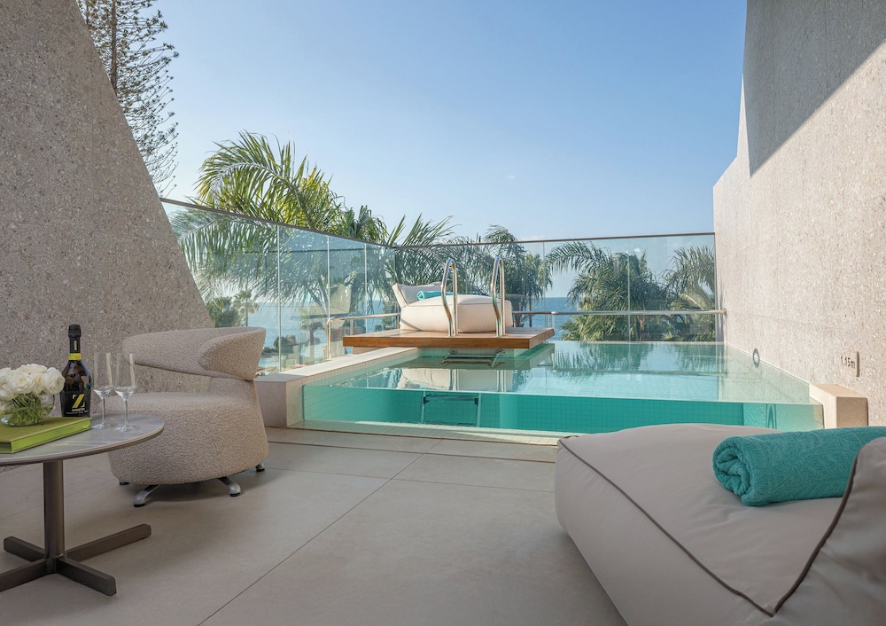Amathus Beach Hotel Limassol — Swimming pool in Limassol, Limassol Region