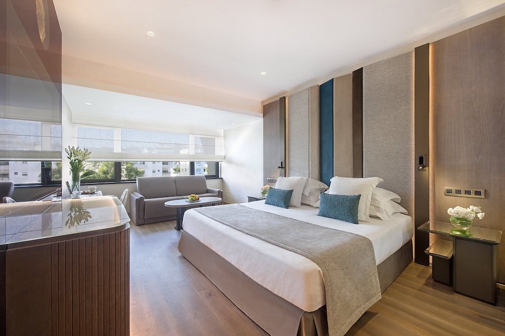 Amathus Beach Hotel Limassol — Hotel rooms in Limassol, Limassol Region