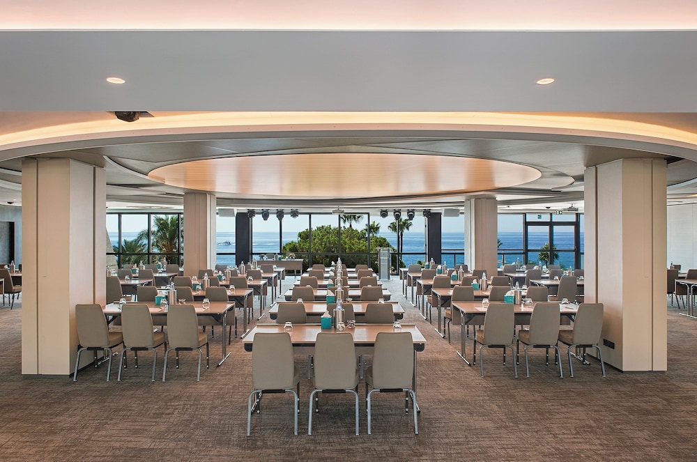Amathus Beach Hotel Limassol — Hotel building in Limassol, Limassol Region