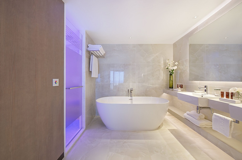 Amathus Beach Hotel Limassol — Hotel rooms in Limassol, Limassol Region