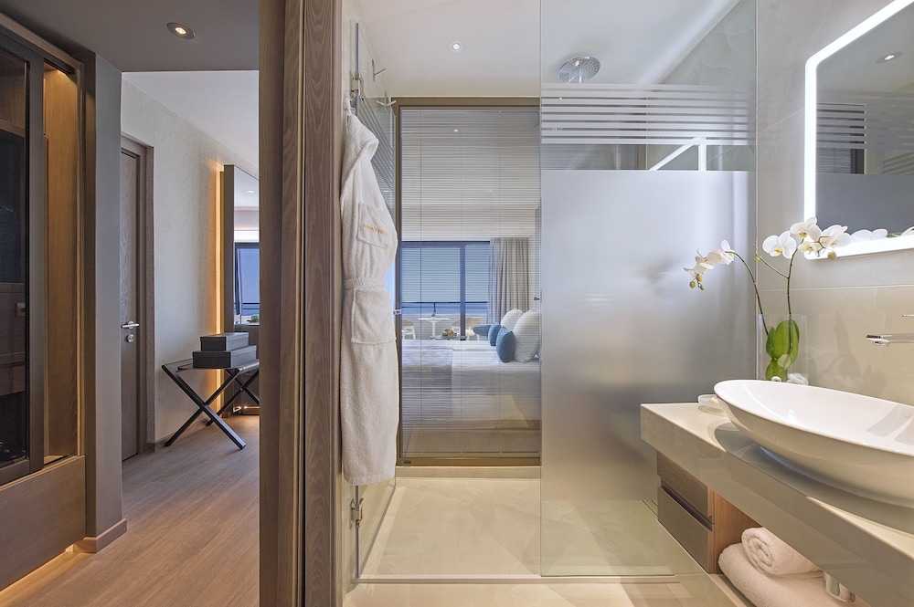 Amathus Beach Hotel Limassol — Hotel rooms in Limassol, Limassol Region