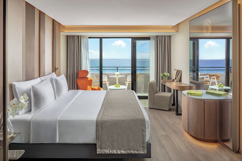 Amathus Beach Hotel Limassol — Hotel rooms in Limassol, Limassol Region