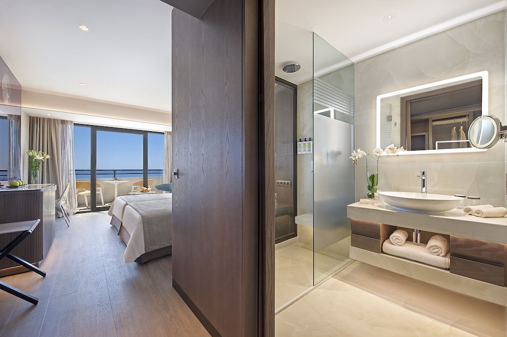 Amathus Beach Hotel Limassol — Hotel rooms in Limassol, Limassol Region