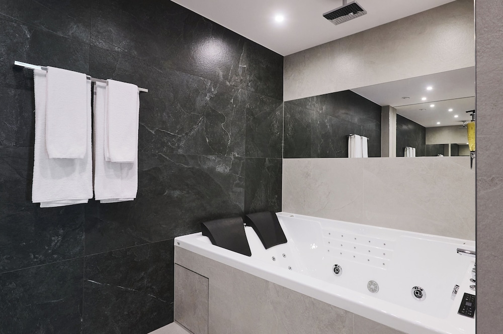 Mamaison Residence Diana — Hotel rooms in Warsaw, Masovian