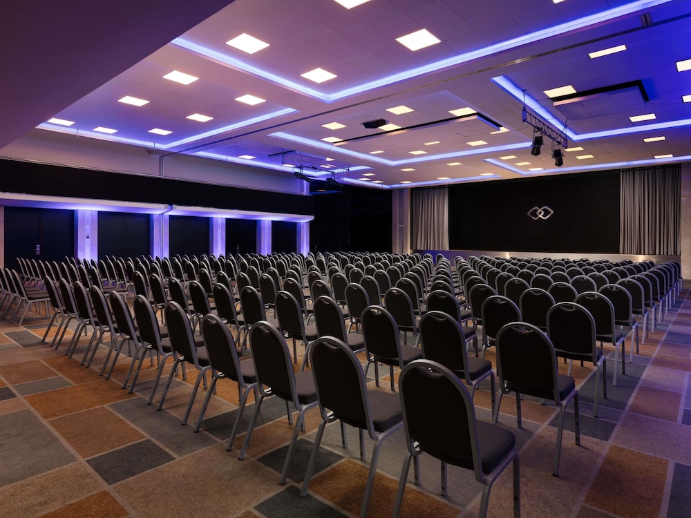 Sofitel Warsaw Victoria — Hotel building in Warsaw, Masovian