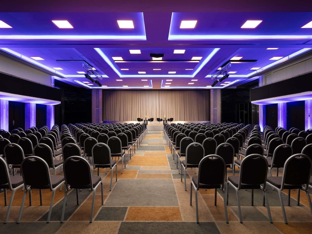 Sofitel Warsaw Victoria — Hotel building in Warsaw, Masovian