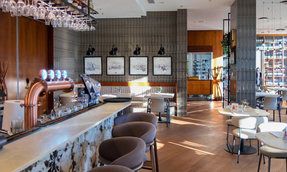 Hilton Gdansk — Restaurant & bars in Gdansk, Pomeranian