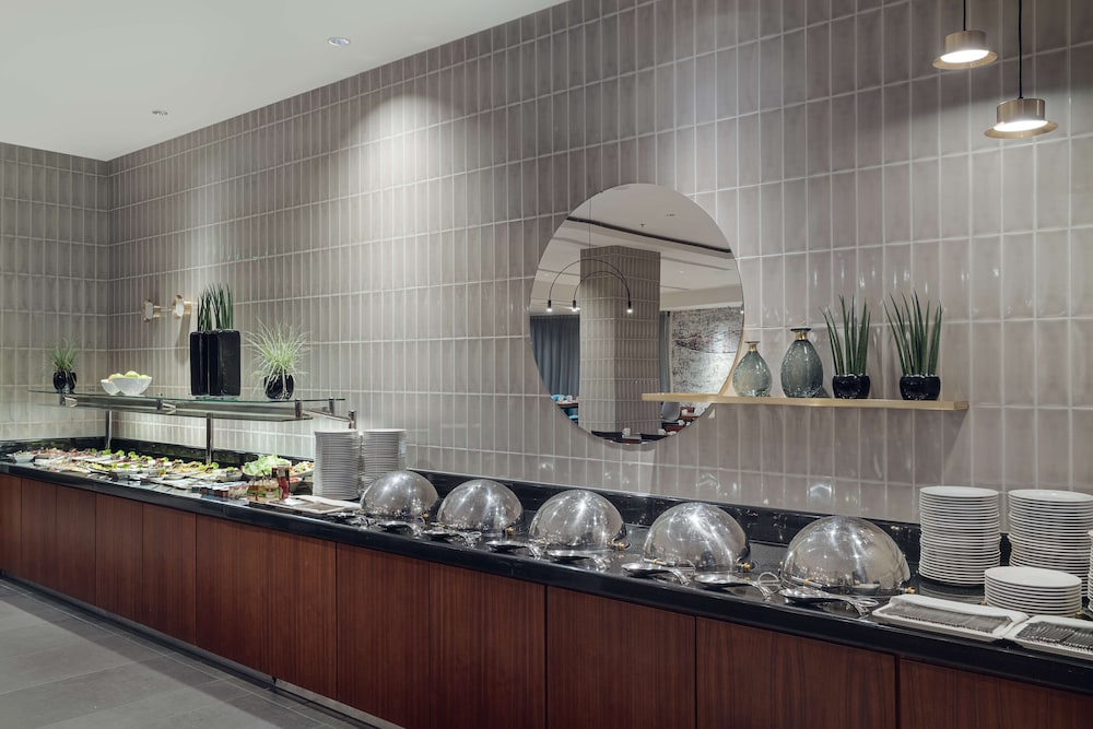 Hilton Gdansk — Restaurant & bars in Gdansk, Pomeranian