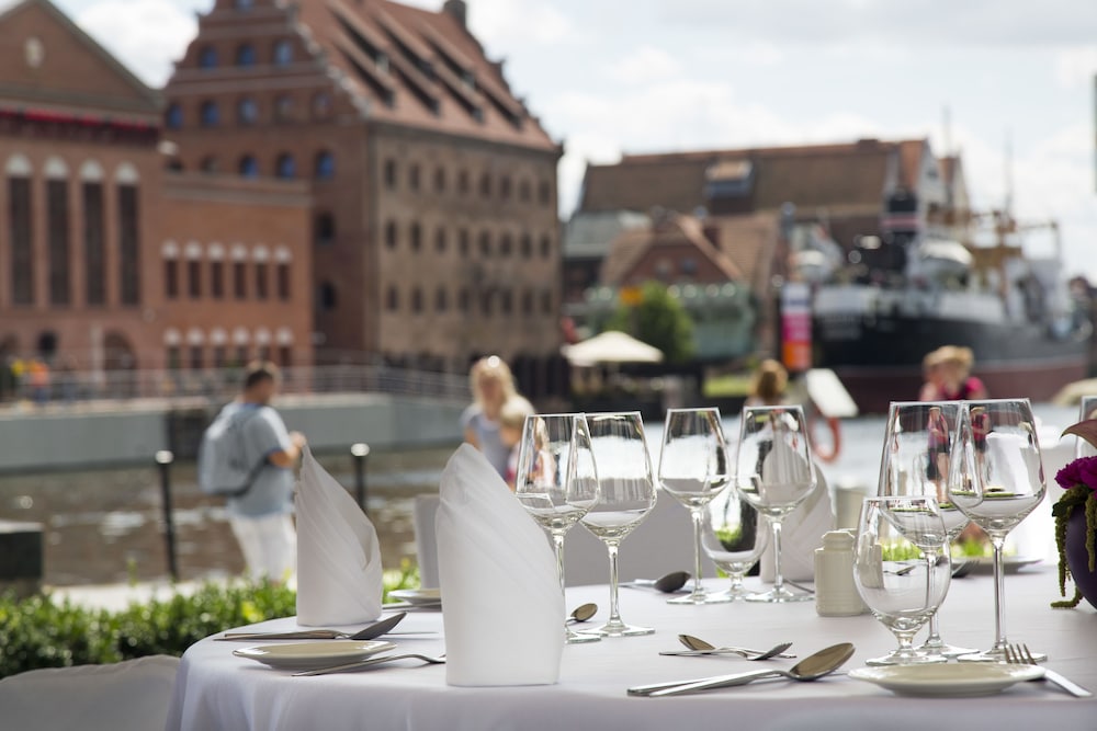 Hilton Gdansk — Restaurant & bars in Gdansk, Pomeranian