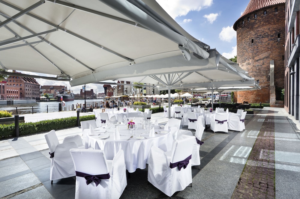 Hilton Gdansk — Restaurant & bars in Gdansk, Pomeranian