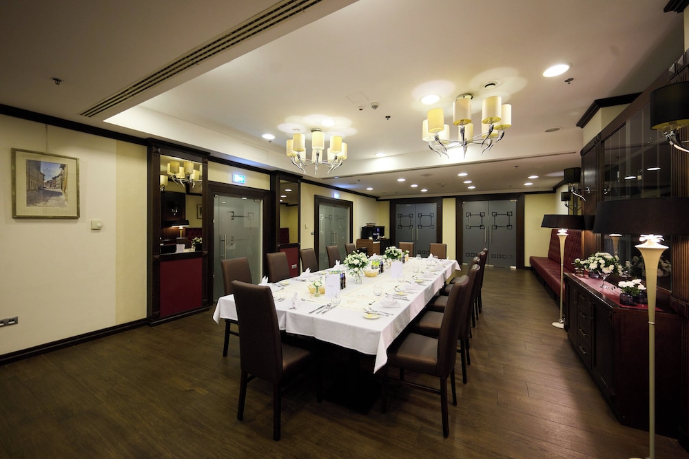 Holiday Inn Krakow City Centre by IHG — Restaurant & bars in Krakow, Lesser Poland