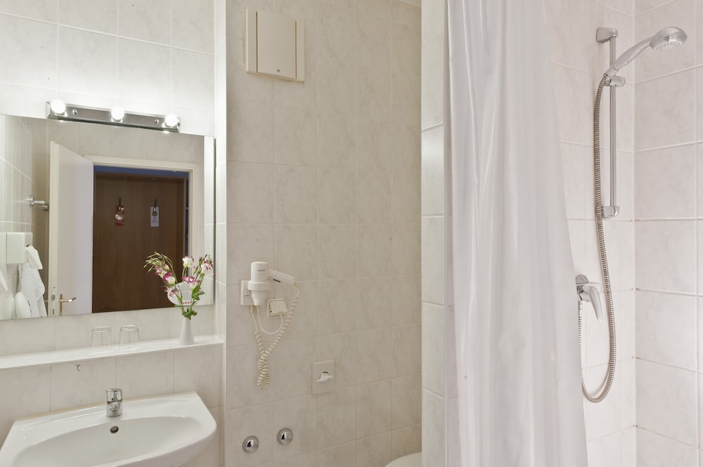 Good Morning + Berlin City East — Hotel rooms in Berlin, Berlin