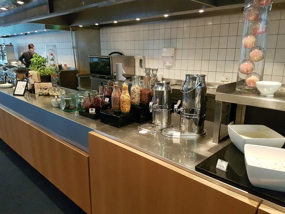 Holiday Inn Berlin City West by IHG — Restaurant & bars in Berlin, Berlin