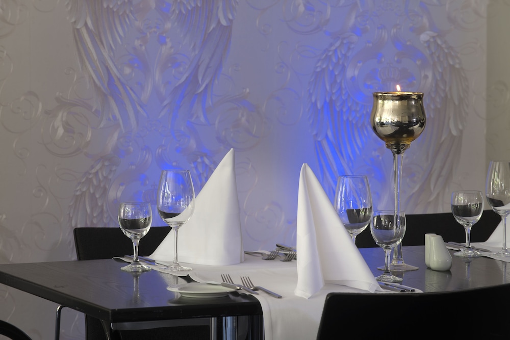 Holiday Inn Berlin City West by IHG — Restaurant & bars in Berlin, Berlin