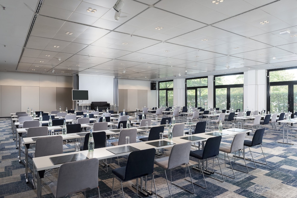 Holiday Inn Berlin City West by IHG — Hotel building in Berlin, Berlin