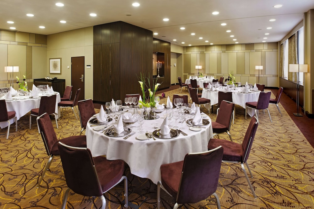 Hilton Berlin — Restaurant & bars in Berlin, Berlin