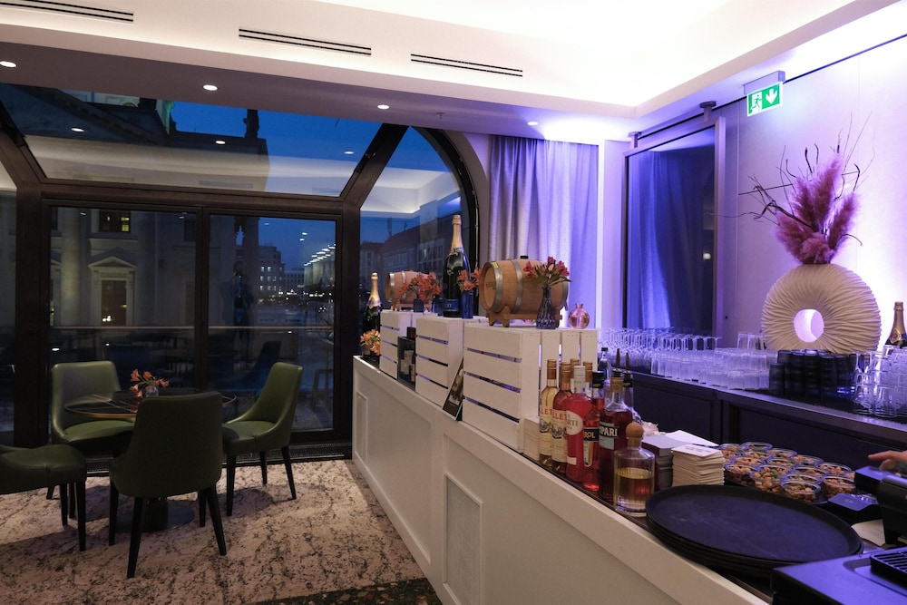 Hilton Berlin — Restaurant & bars in Berlin, Berlin